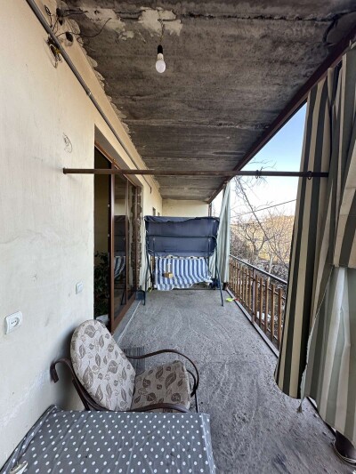 Code AA-8884, A house for sale.