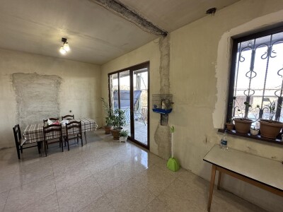 Code AA-8884, A house for sale.