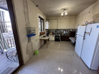 Code AA-8884, A house for sale.