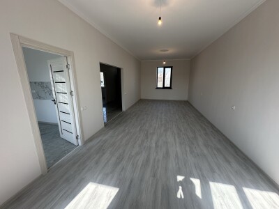 Code AA-5777, a private house is for sale.