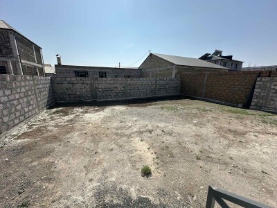 Code AA-5777, a private house is for sale.