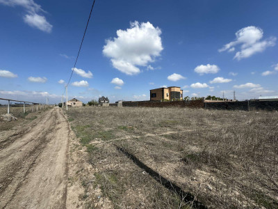 Կոդ HE-1318 Վաճառվում է տնամերձ հող