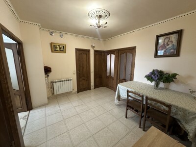 Code BA-6176. Apartment for sale.