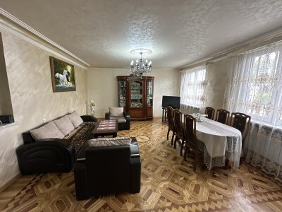 Code AA-6633, a house for sale.