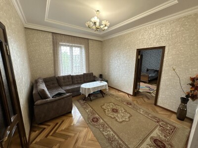 Code AA-6633, a house for sale.