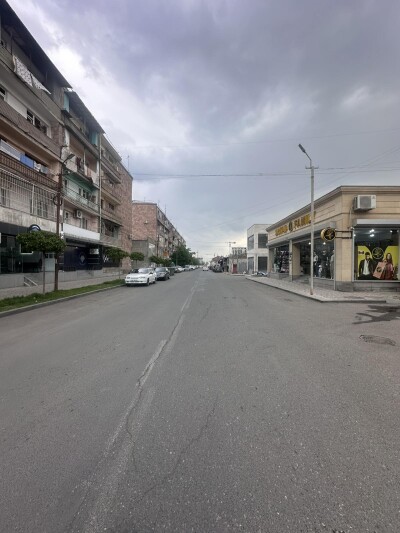 Code KS-2827. Commercial space for sale.