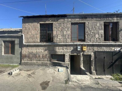 Code AA-2147. A house for sale.