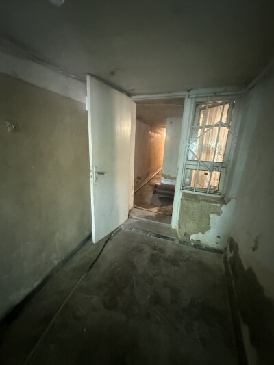 Code AA-2147. A house for sale.