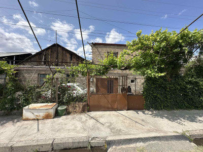 Code AA-6263. House for sale.