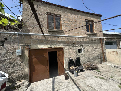 Code AA-6263. House for sale.