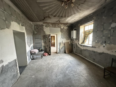 Code AA-6263. House for sale.