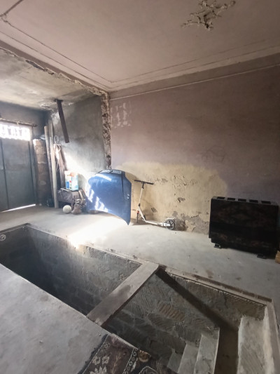 Code AA-3433. House for sale.