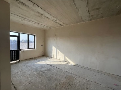 Code AA-2082. House for sale.