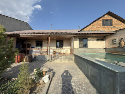 Code AA-4965. House for sale.