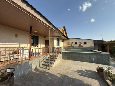 Code AA-4965. House for sale.