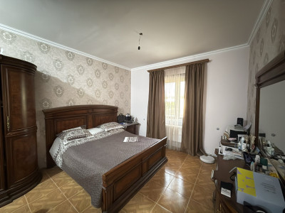 Code AA-4965. House for sale.