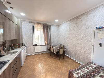 Code AA-4965. House for sale.