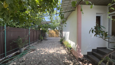 Code AA-0301. House for sale.