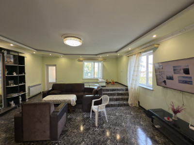 Code AA-7459. House for sale.