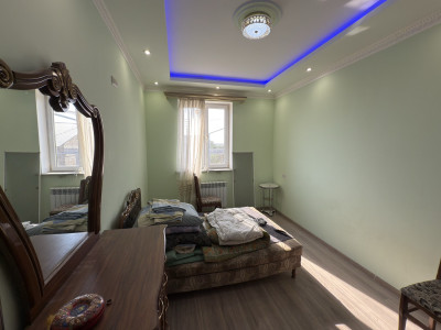 Code AA-7459. House for sale.