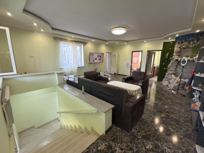 Code AA-7459. House for sale.