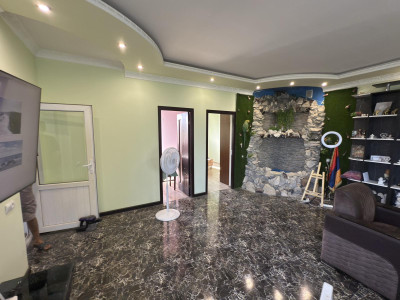 Code AA-7459. House for sale.