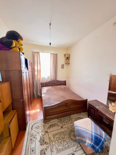 Code AA-2558 A private house is for sale