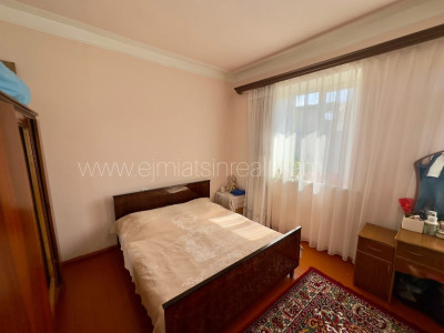 Code AA-2558 A private house is for sale