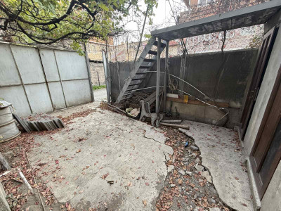 Code AA-1108 A private house is for sale