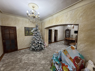 Code AA-4405 A private house is for sale