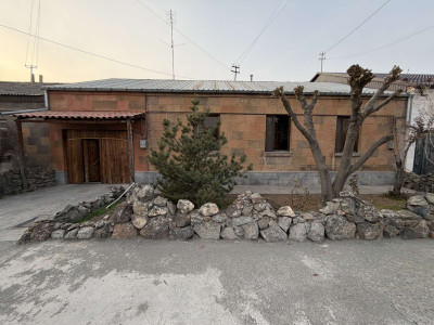Code AA-4405 A private house is for sale