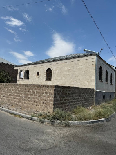 Code AA-7601 – House for sale