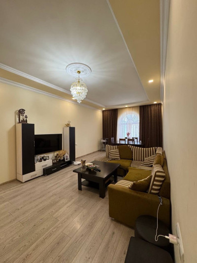 Code AA-7601 – House for sale