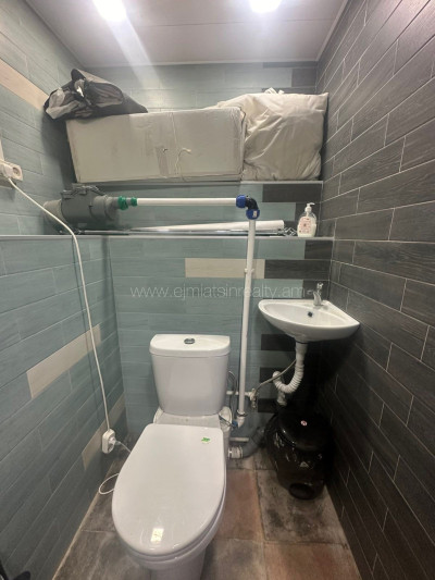 Code KA-0220 – Commercial property for sale