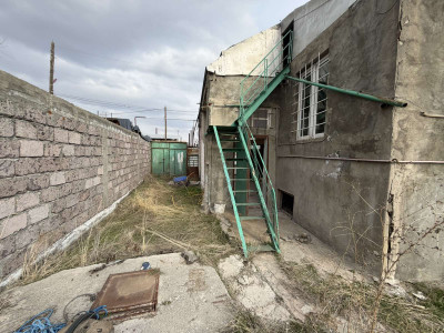 Code AA-1049 – Private house for sale