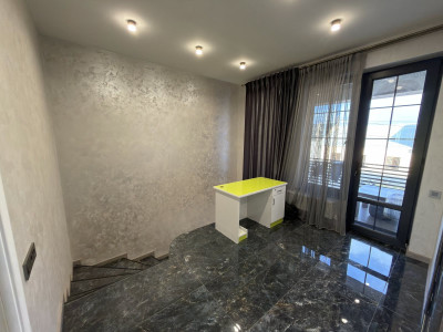 Code AA-8869 – Private house for sale