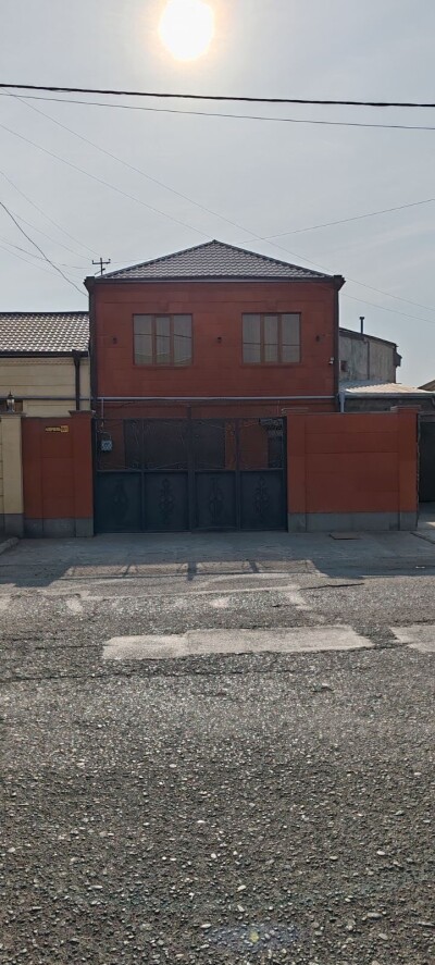 Կոդ AS-1033   Վաճառվում է երկհարկանի առանձնատուն