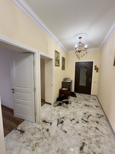 Code AA-0957, a house for sale.