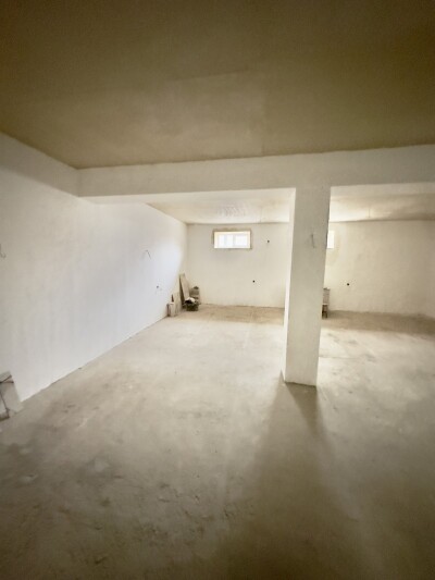 Code AA-0957, a house for sale.