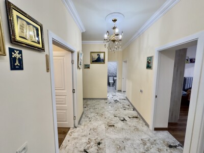 Code AA-0957, a house for sale.