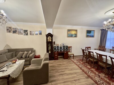 Code AA-0957, a house for sale.