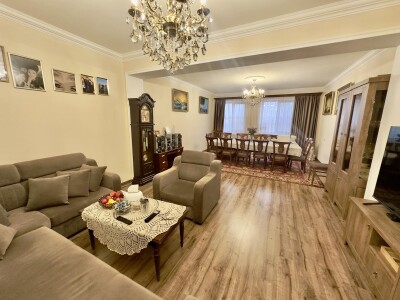 Code AA-0957, a house for sale.