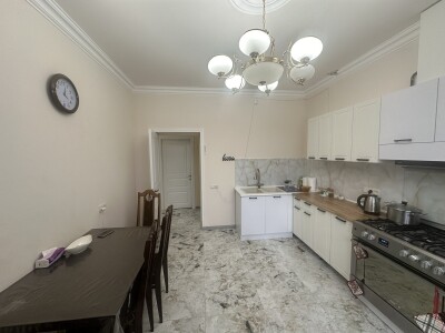 Code AA-0957, a house for sale.