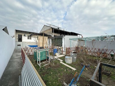 Code AA-0957, a house for sale.