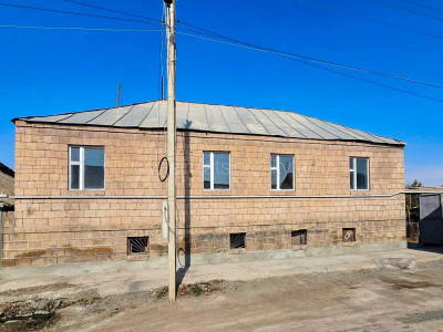 Կոդ AA-0201  Վաճառվում է առանձնատուն
