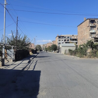 Կոդ HE-1814  Վաճառվում է հողակտոր