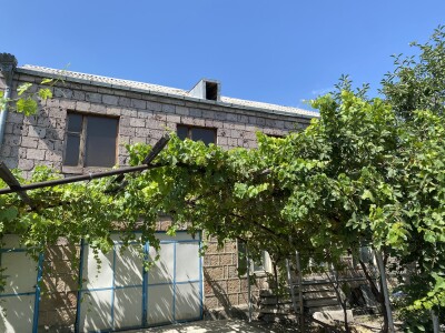 Կոդ AS-9988   Վաճառվում է առանձնատուն