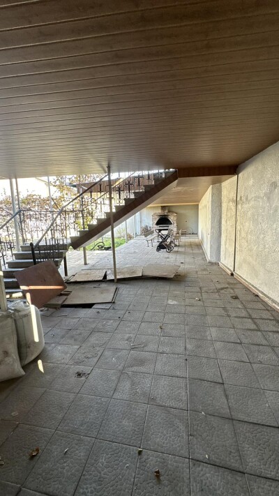 Կոդ AA-8822   Վաճառվում է երկհարկանի առանձնատուն