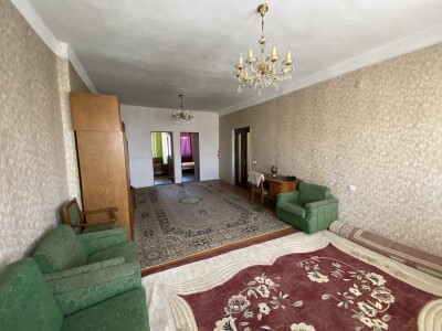 Կոդ  AA-1558   Վաճառվում է առանձնատուն