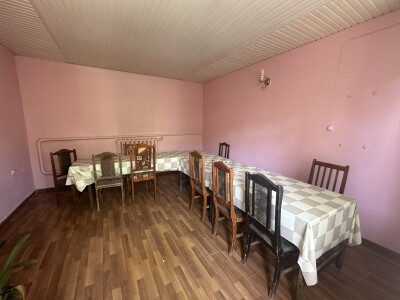 Կոդ AE-5701  Վաճառվում է երկհարկանի առանձնատուն